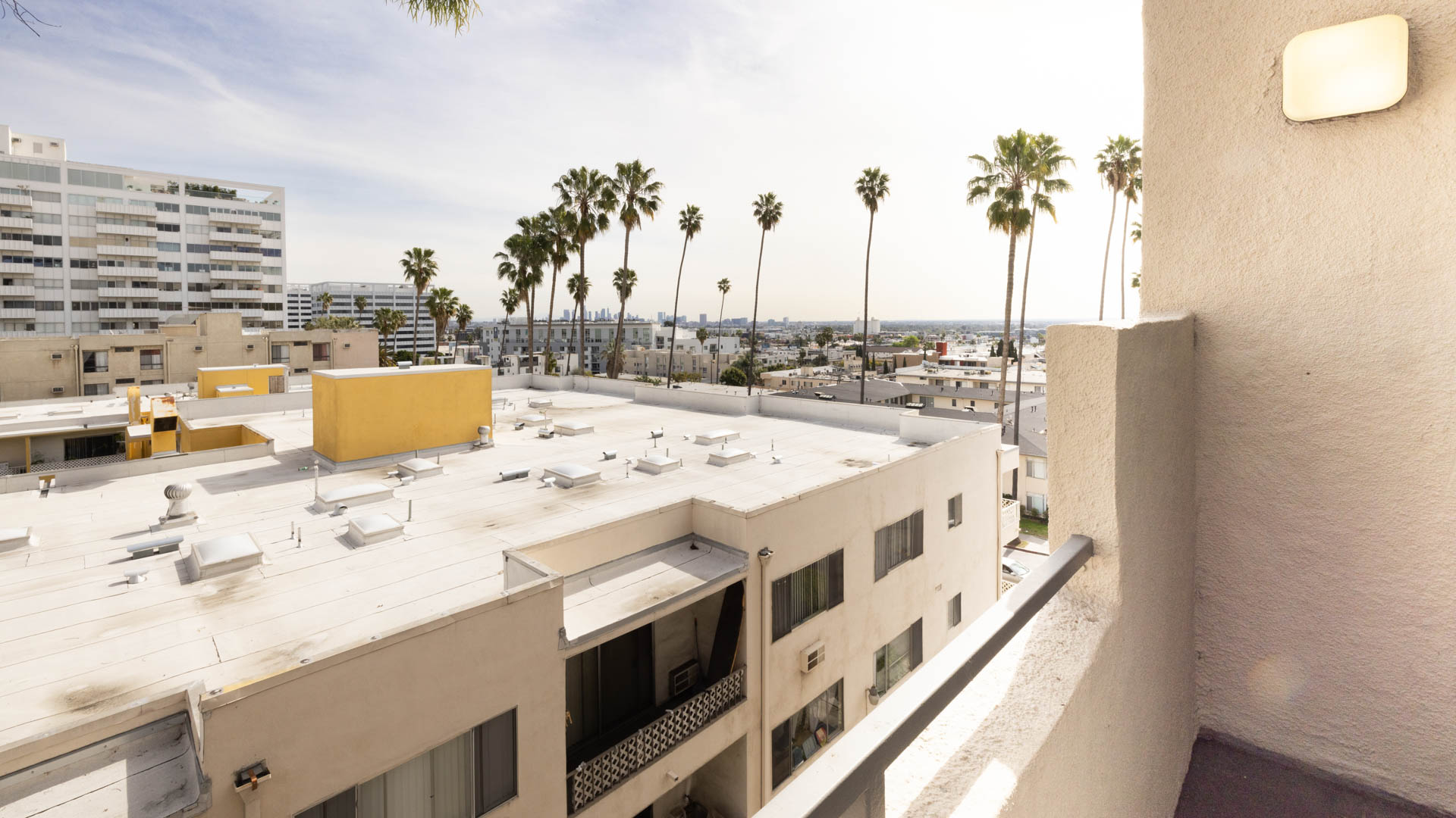 Vantage Hollywood Apartments 10 of 12