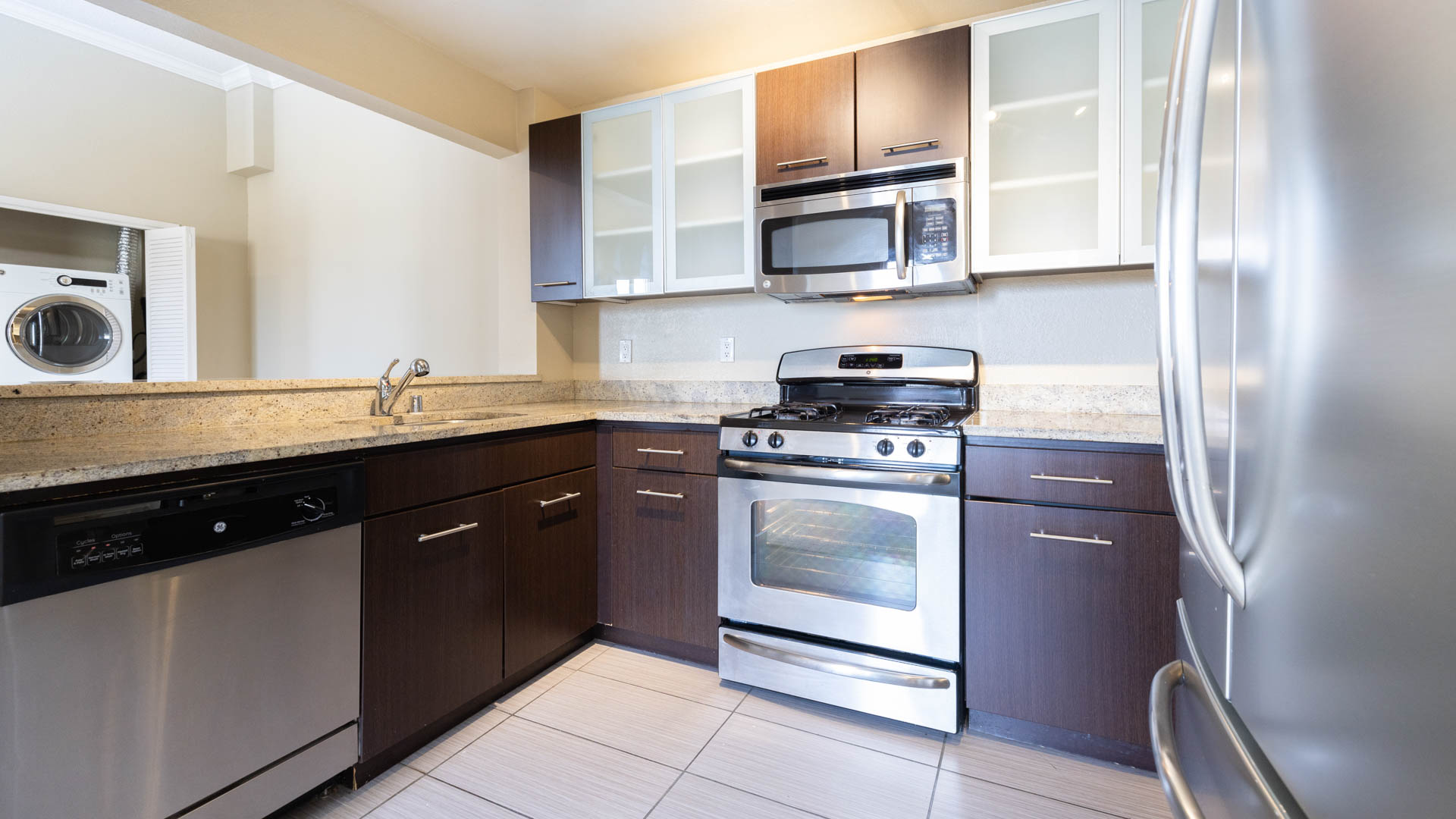Vantage Hollywood Apartments 5 of 12