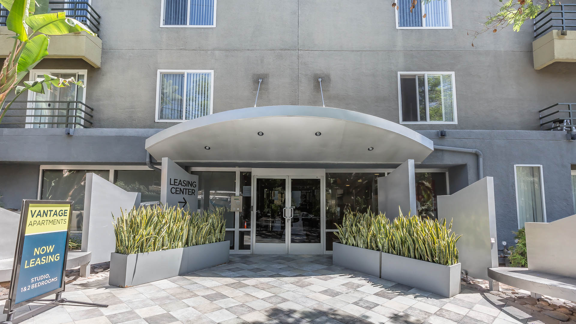 Vantage Hollywood Apartments 3 of 12