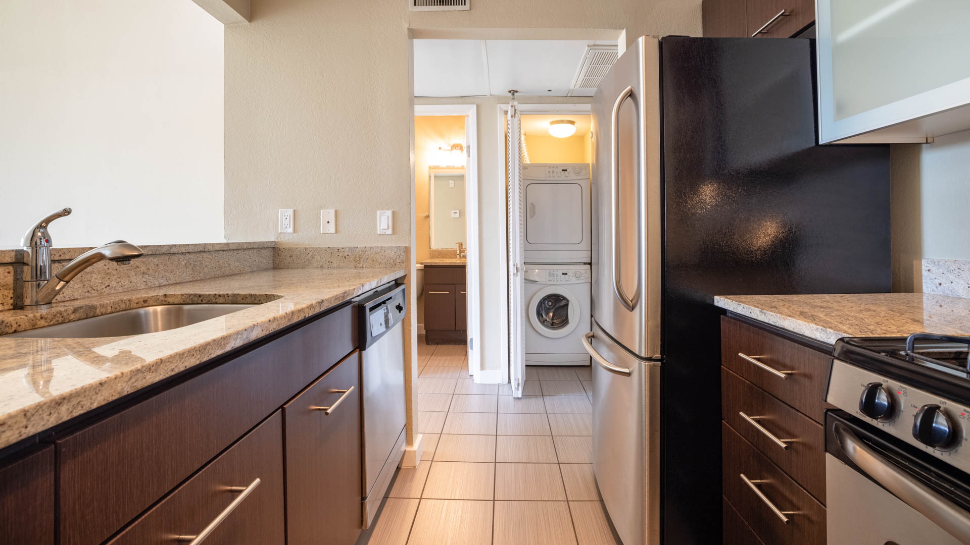 Vantage Hollywood Apartments 7 of 12