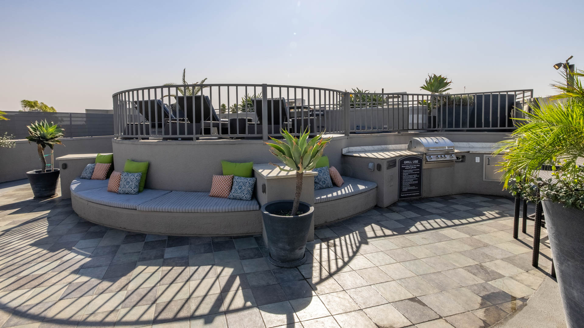Roof deck at Vantage Hollywood Apartments (1 of 3)