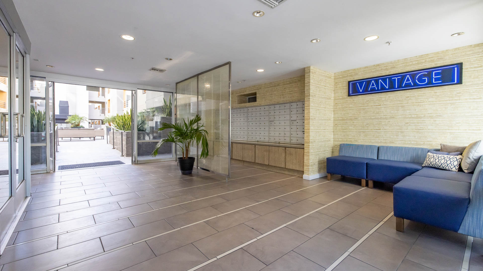 Vantage Hollywood Apartments 4 of 12