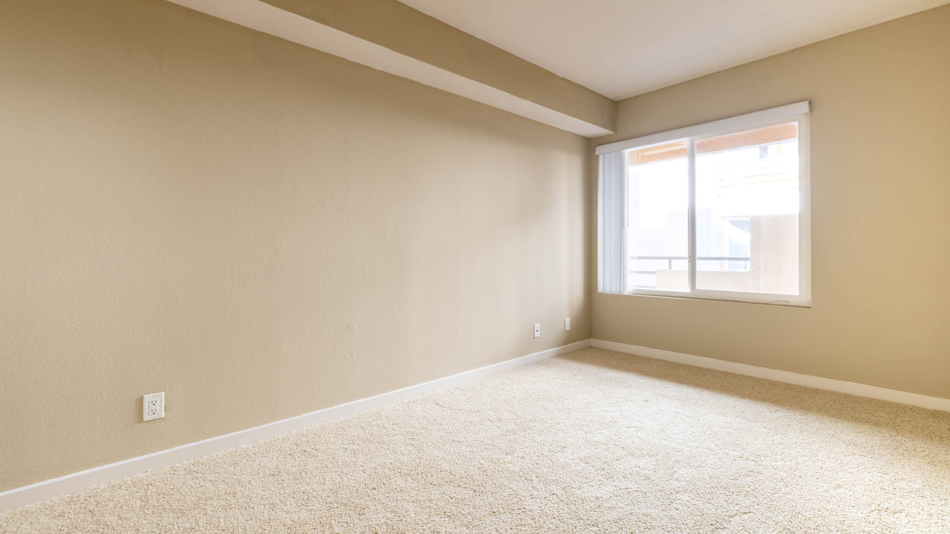 Vantage Hollywood Apartments 9 of 15