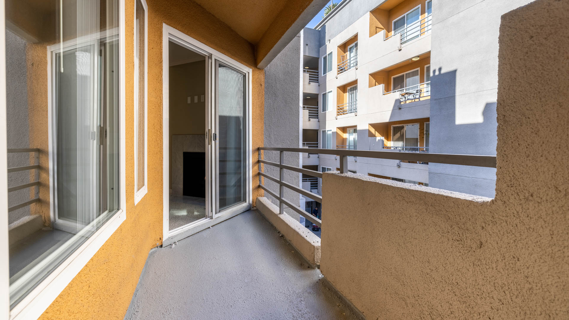 Vantage Hollywood Apartments 8 of 15