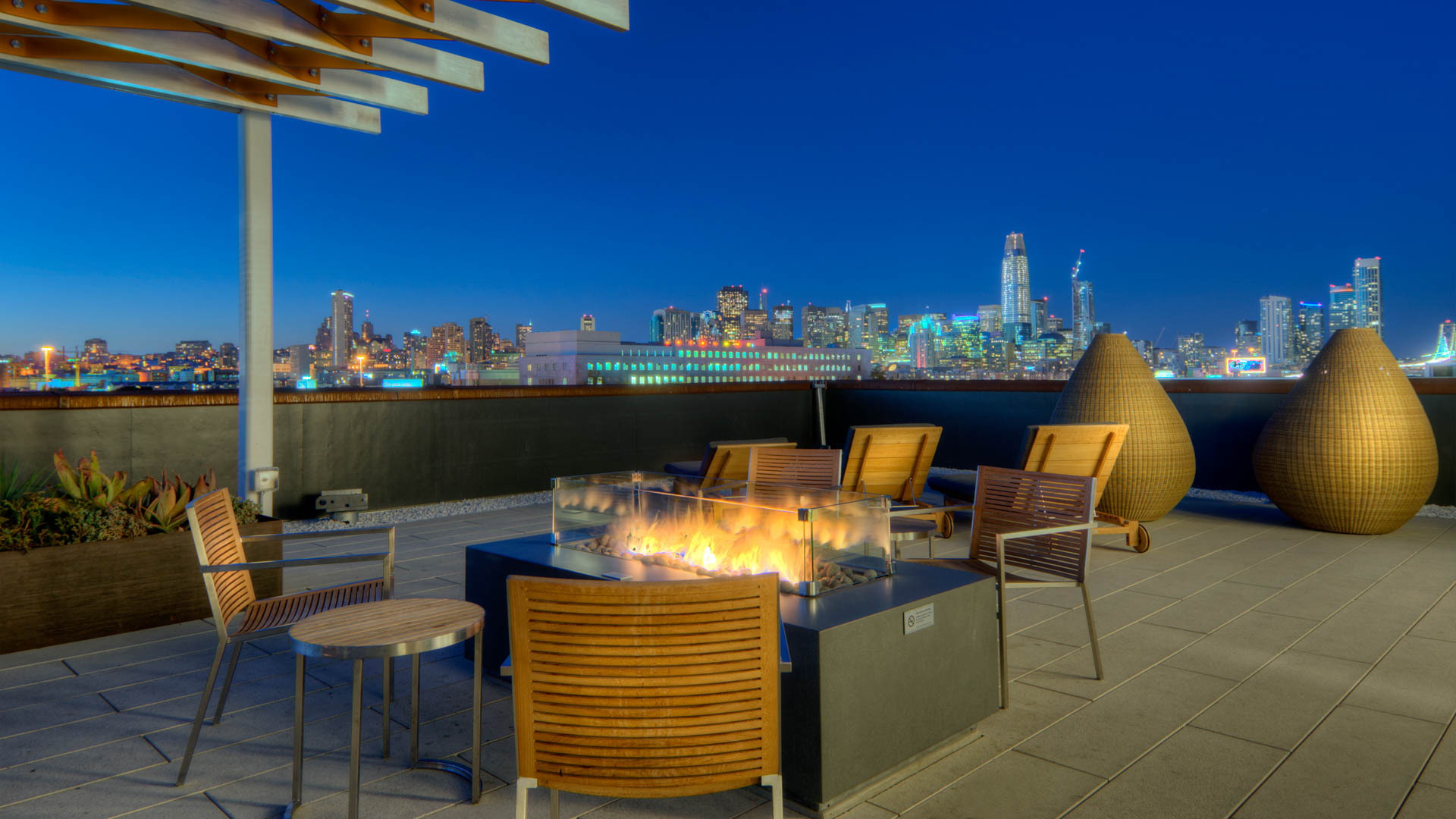 Roof deck at 855 Brannan Apartments (5 of 8)
