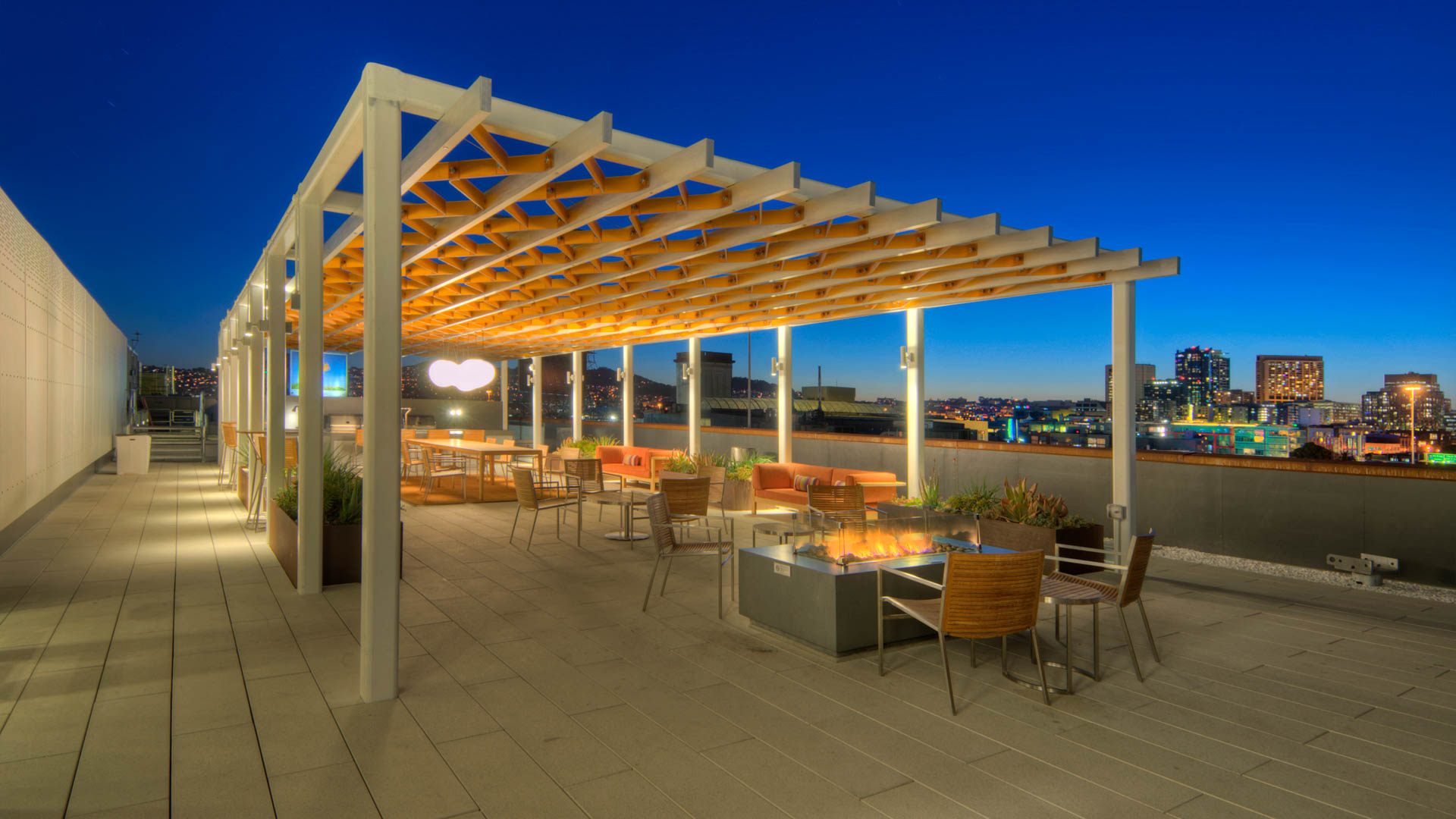 Roof deck at 855 Brannan Apartments (6 of 8)