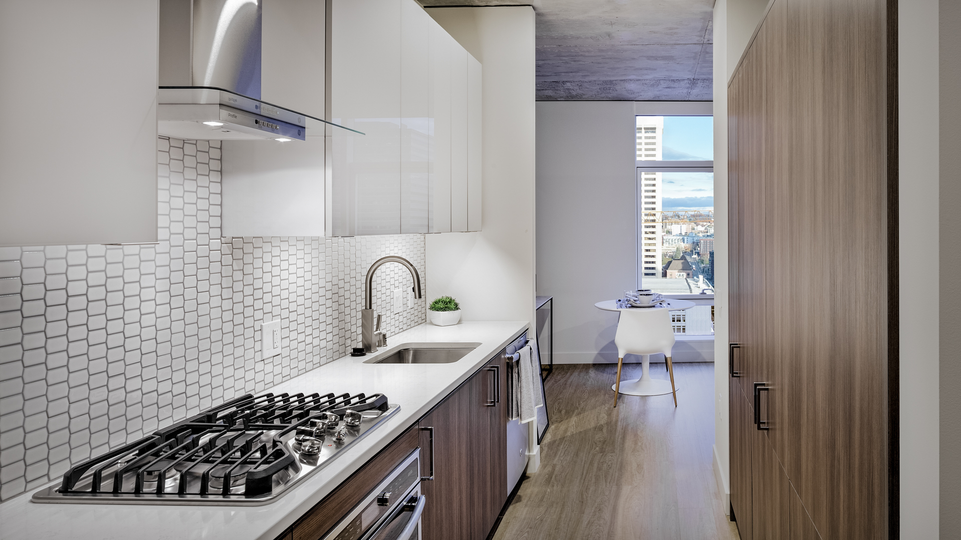 Helios Apartments 11 of 12