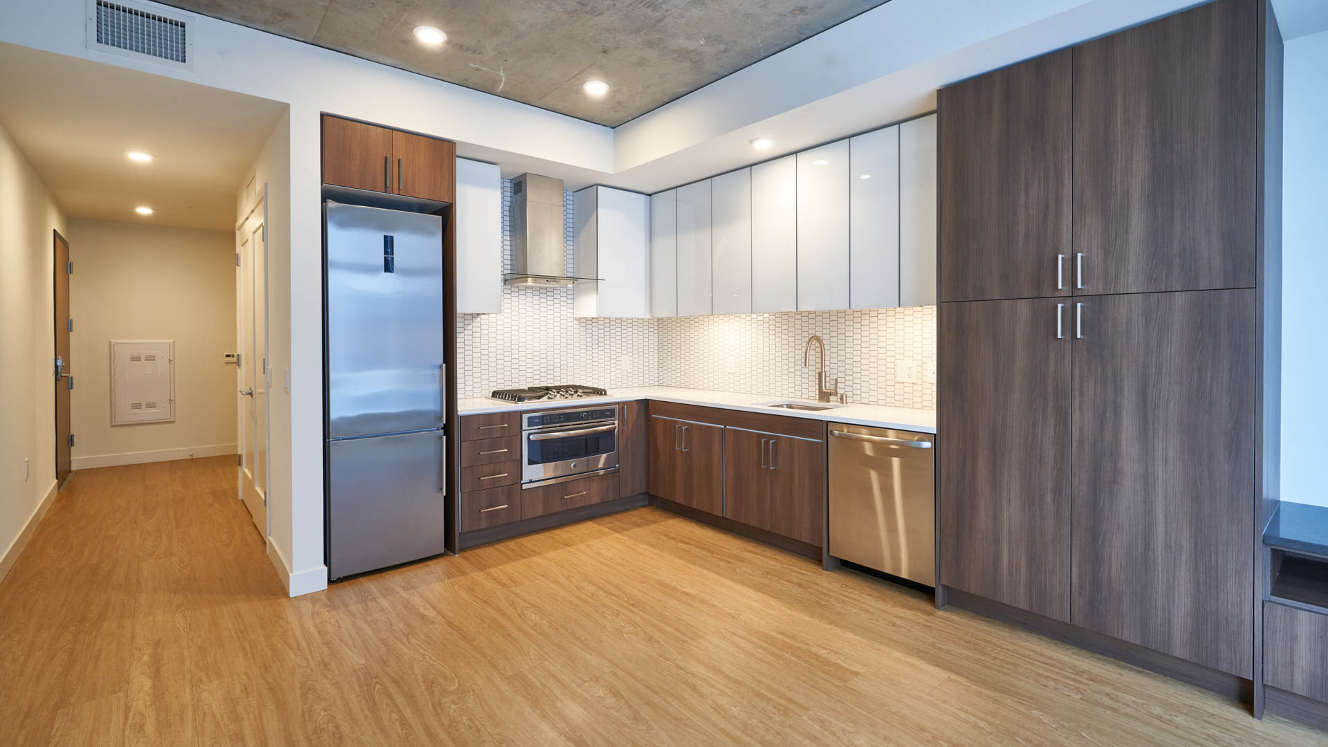 Helios Apartments 6 of 12