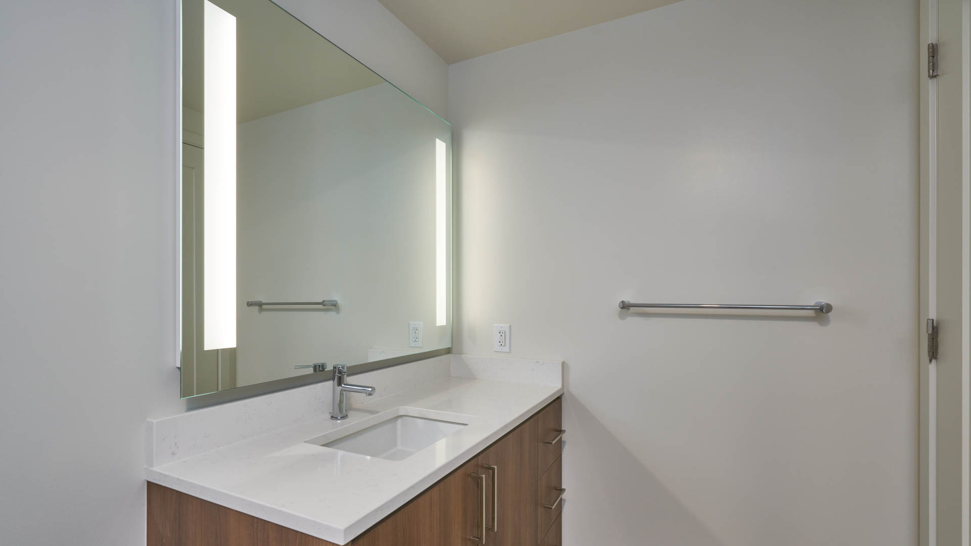 Helios Apartments 3 of 8