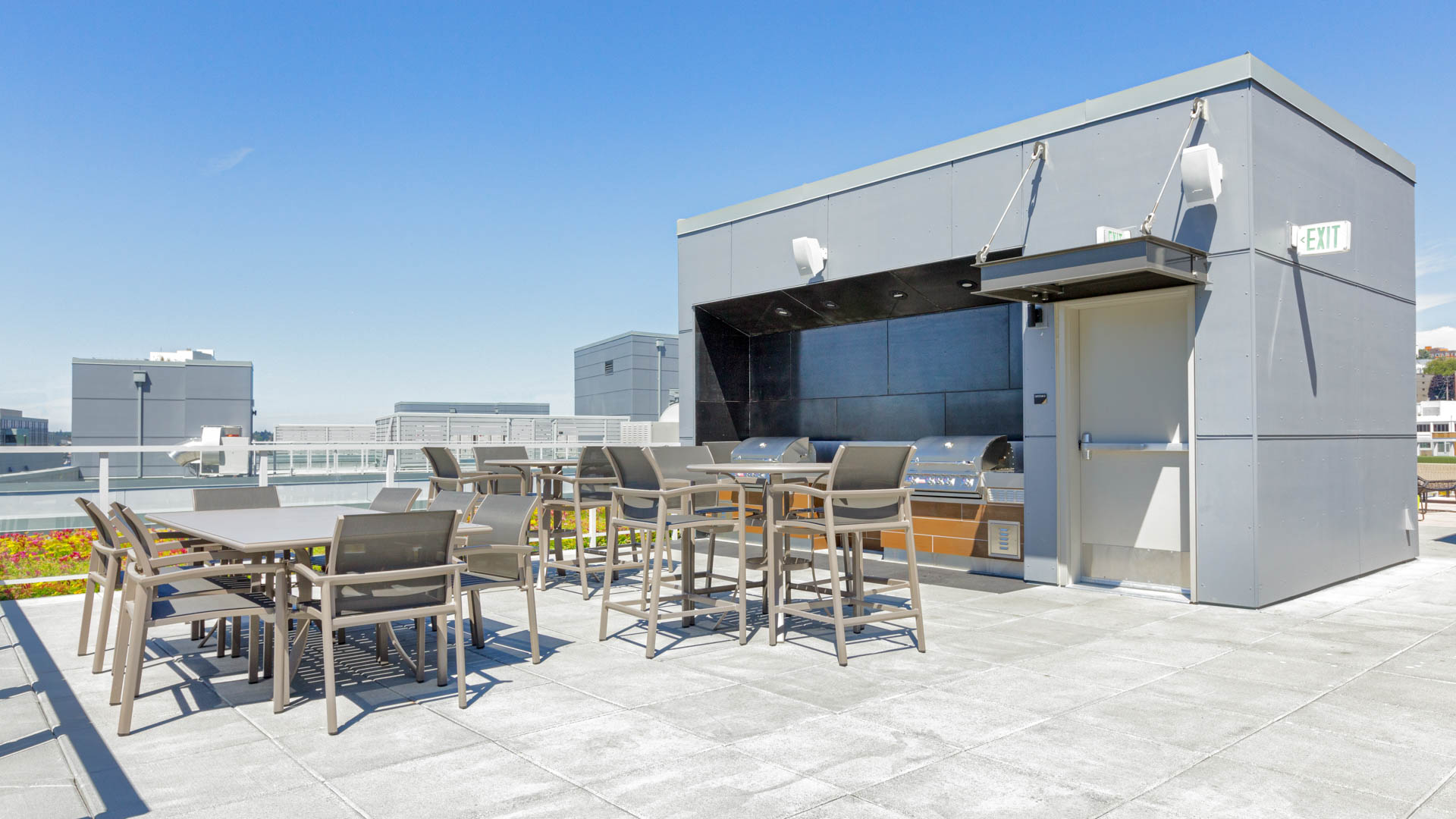 Roof deck at Cascade Apartments (3 of 7)