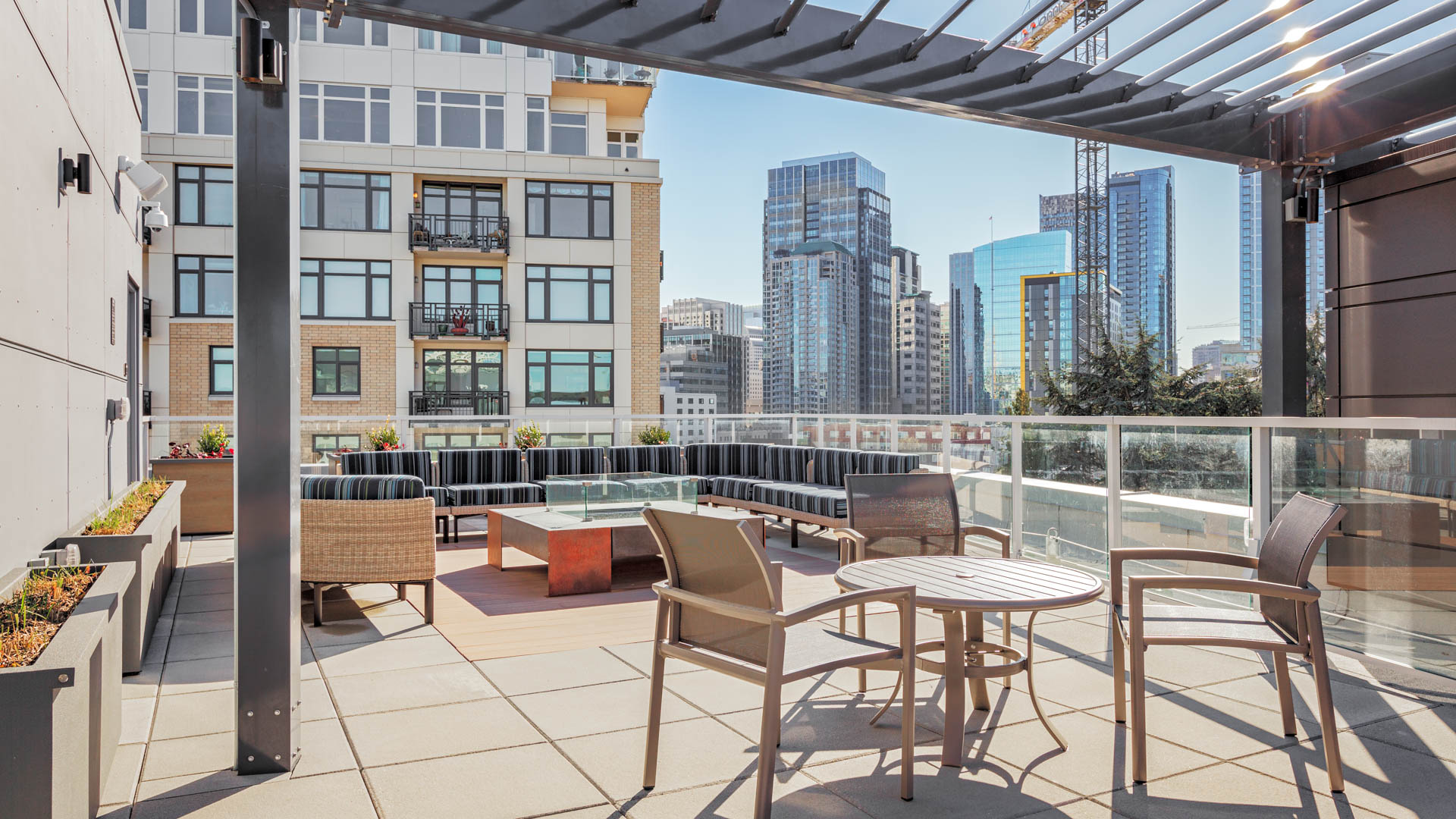 Roof deck at Cascade Apartments (2 of 7)