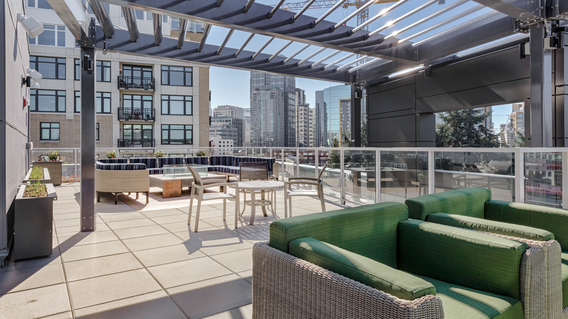 Roof deck at Cascade Apartments (6 of 7)