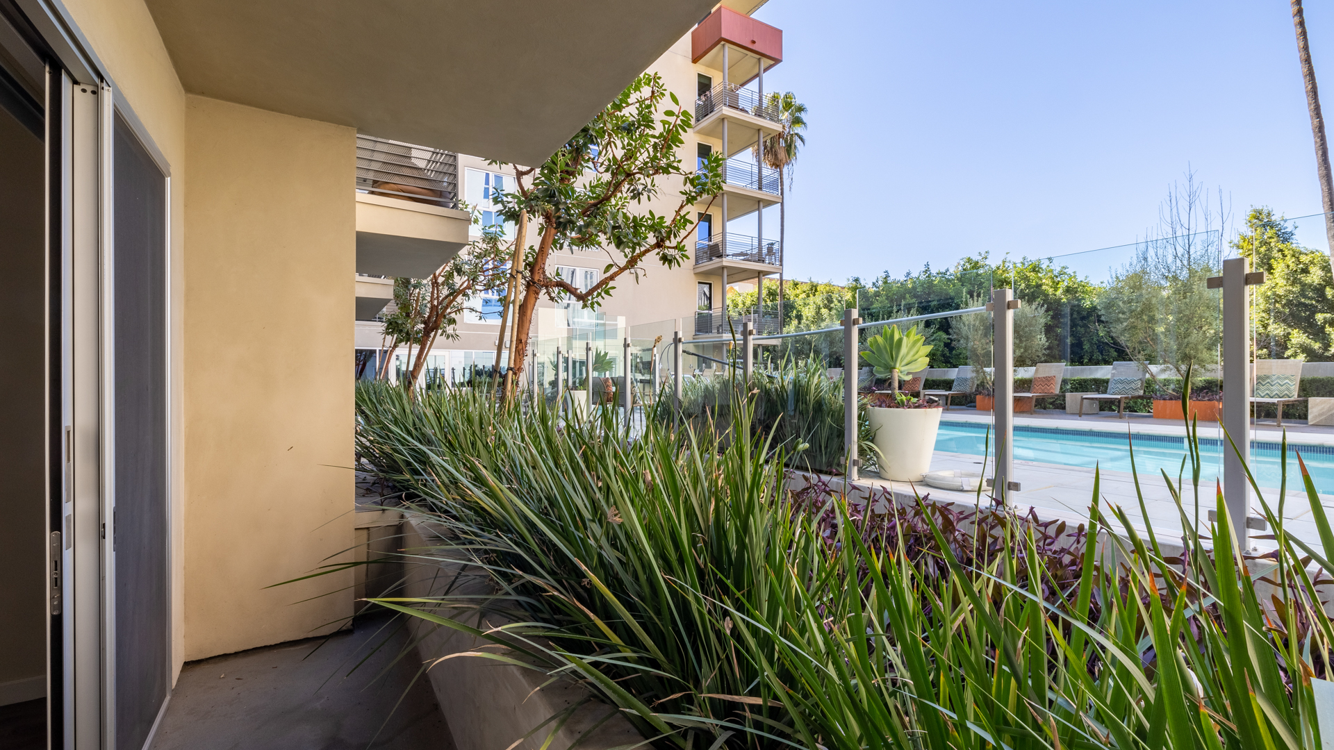 Radius Koreatown Apartments 2 of 6