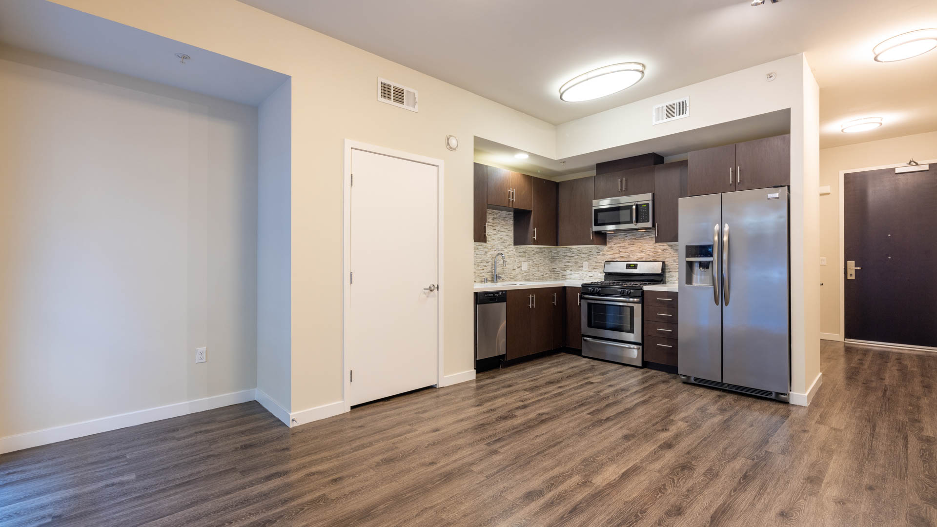 Radius Koreatown Apartments 2 of 5
