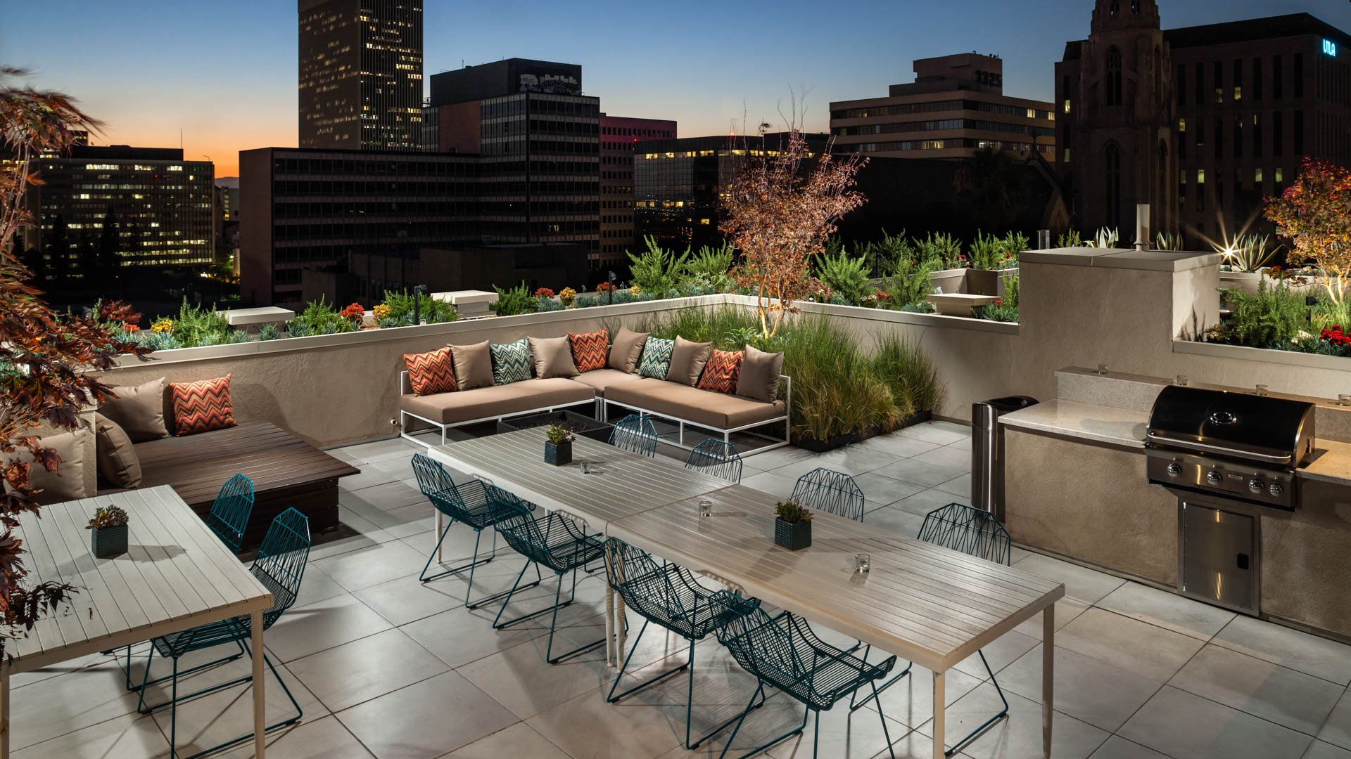 Roof deck at Radius Koreatown Apartments (4 of 6)