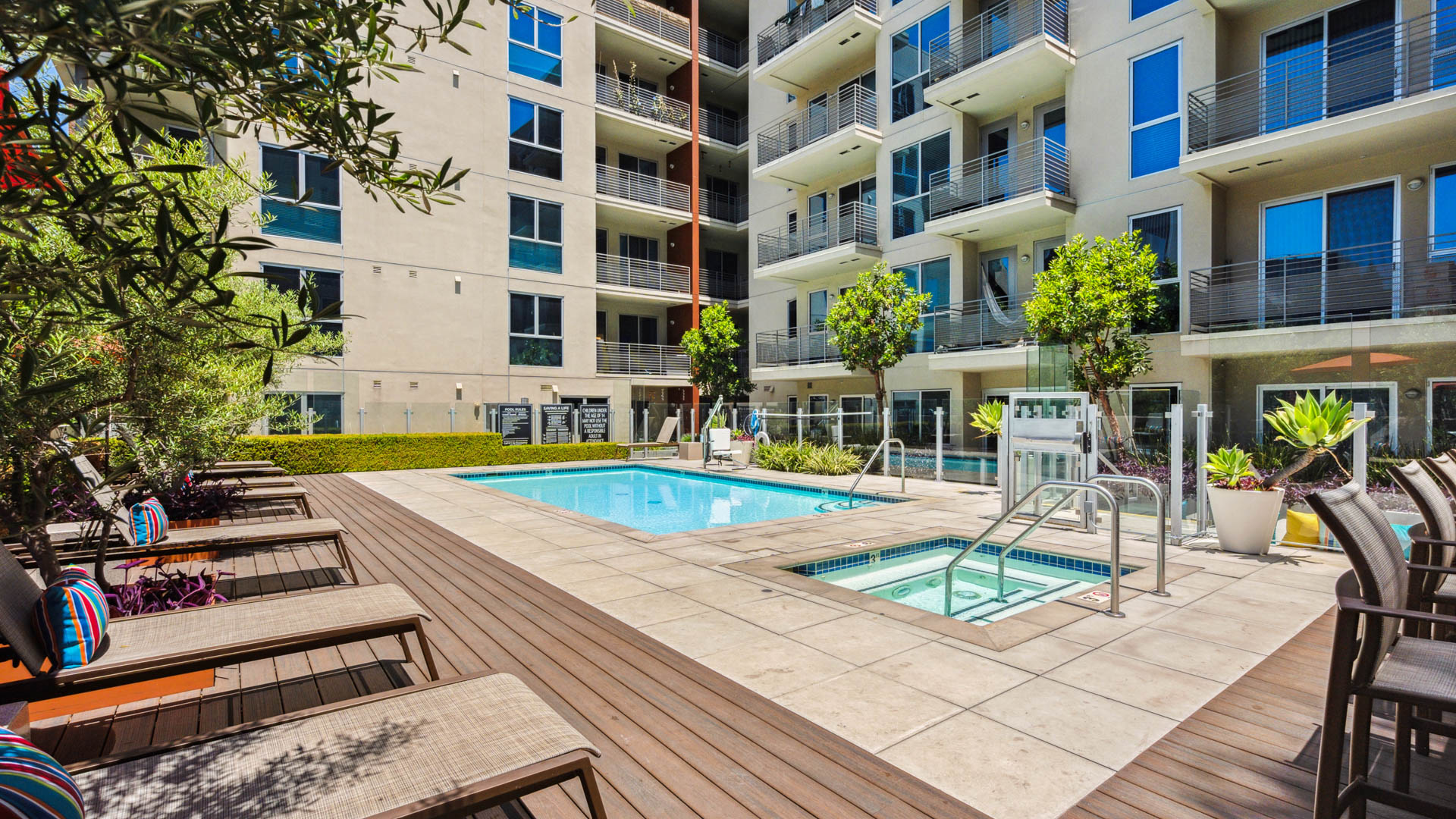 Radius Koreatown Apartments 3 of 12