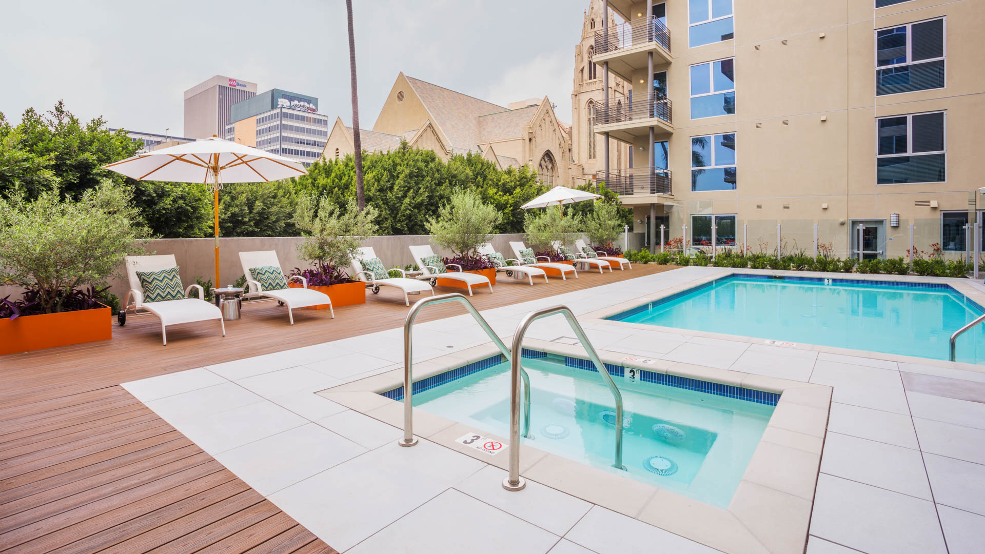 Pool at Radius Koreatown Apartments (2 of 4)