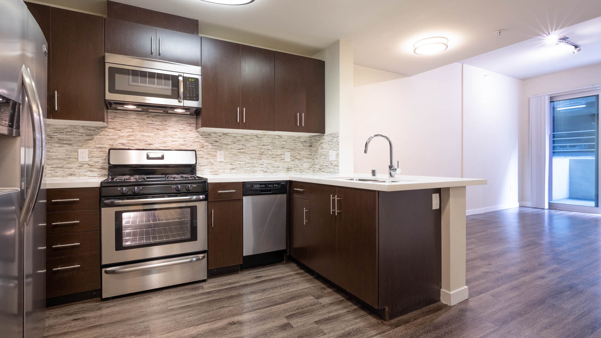 Radius Koreatown Apartments 2 of 6