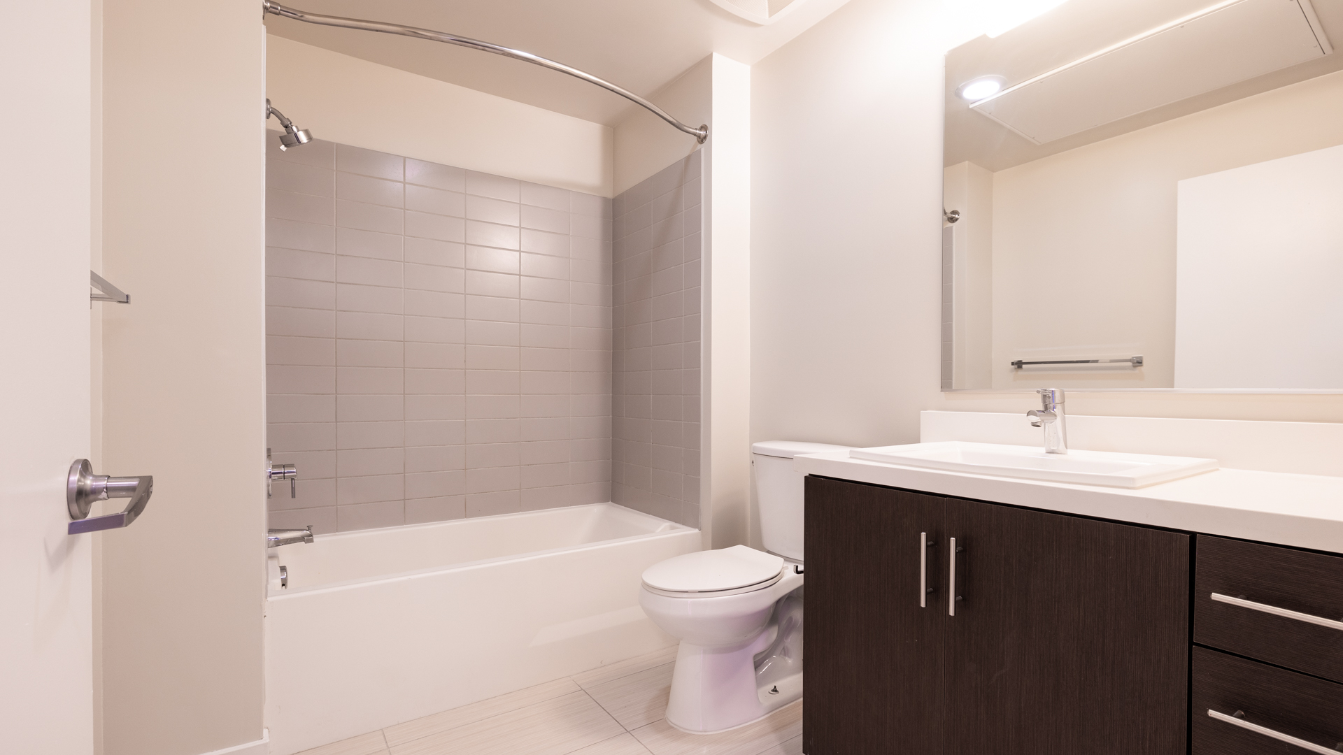 Radius Koreatown Apartments 4 of 6