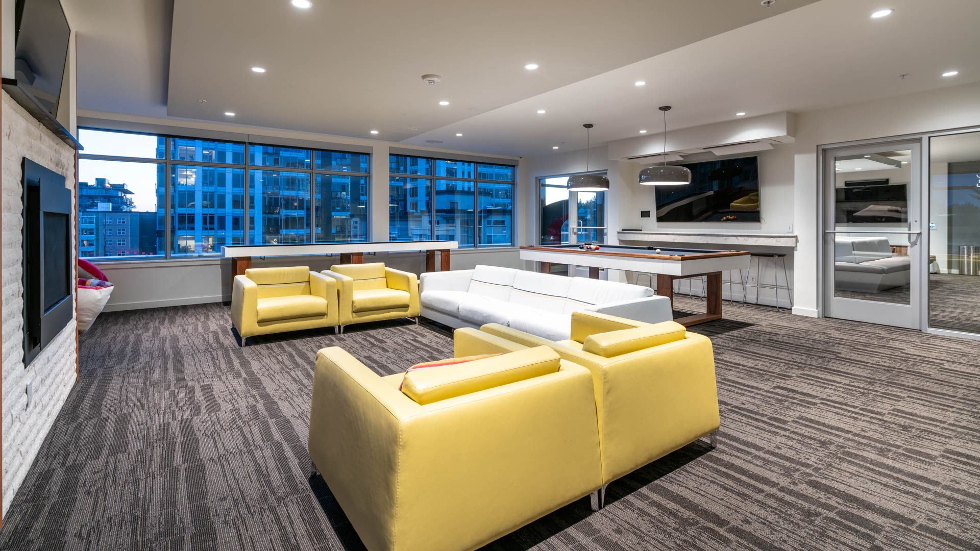 Lounge at Venn at Main Apartments (1 of 5)