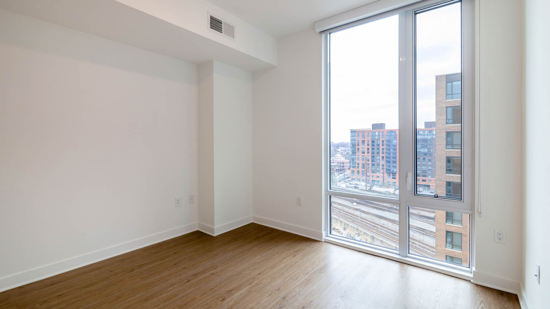 100K Apartments 24 of 44