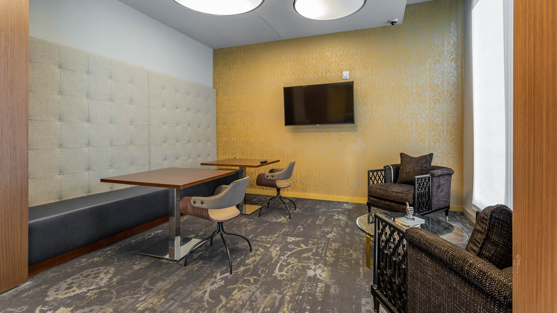 Lounge at 100K Apartments (2 of 7)