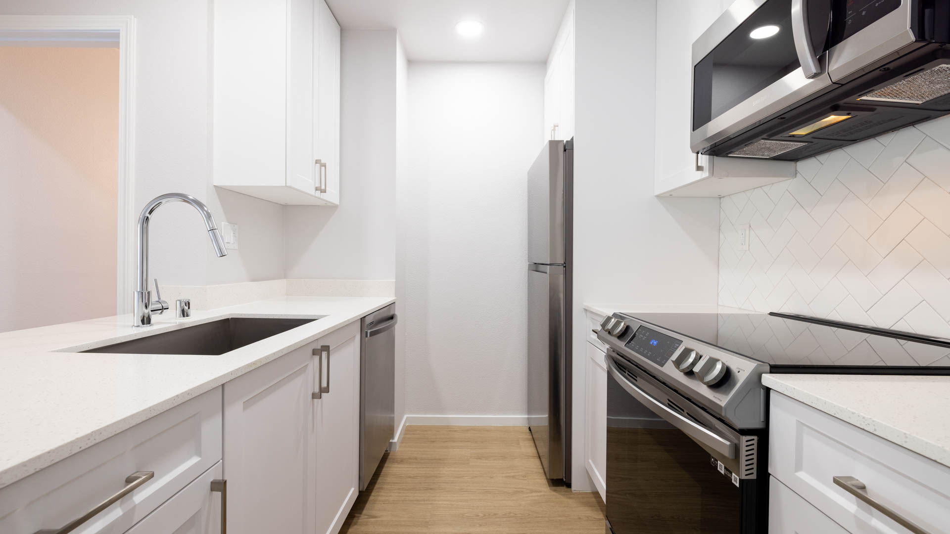 Pearl Apartments 5 of 12