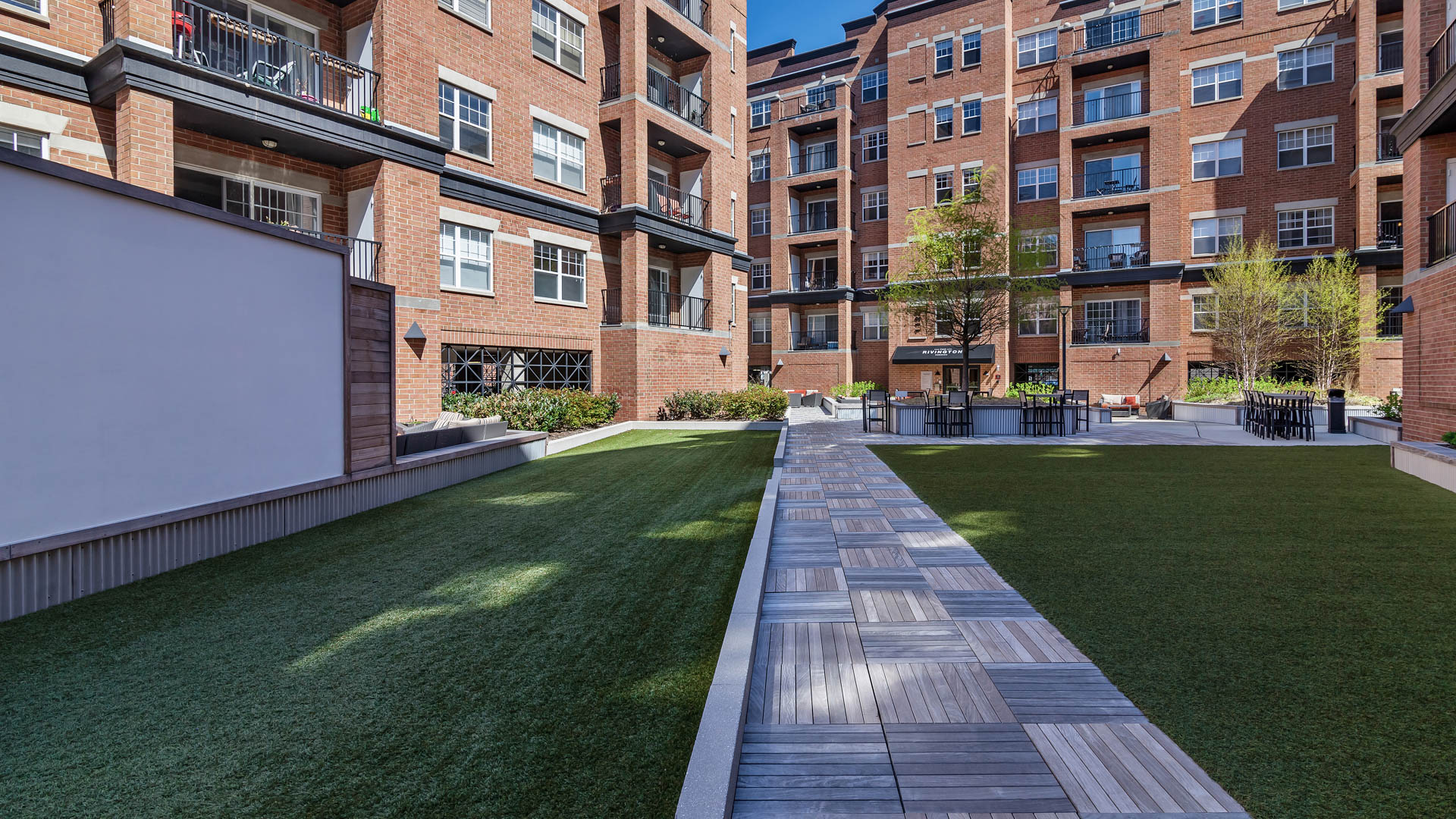 Courtyard at The Rivington Apartments (1 of 5)