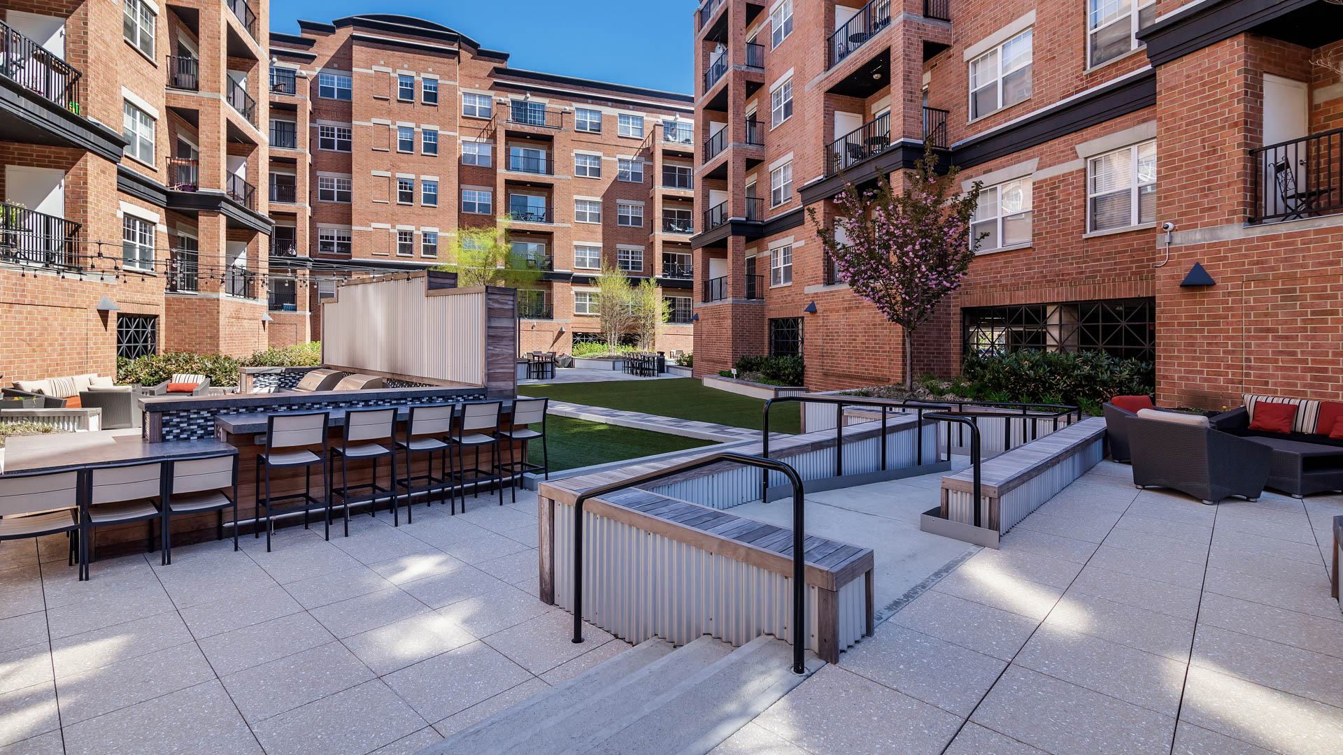 Courtyard at The Rivington Apartments (3 of 5)