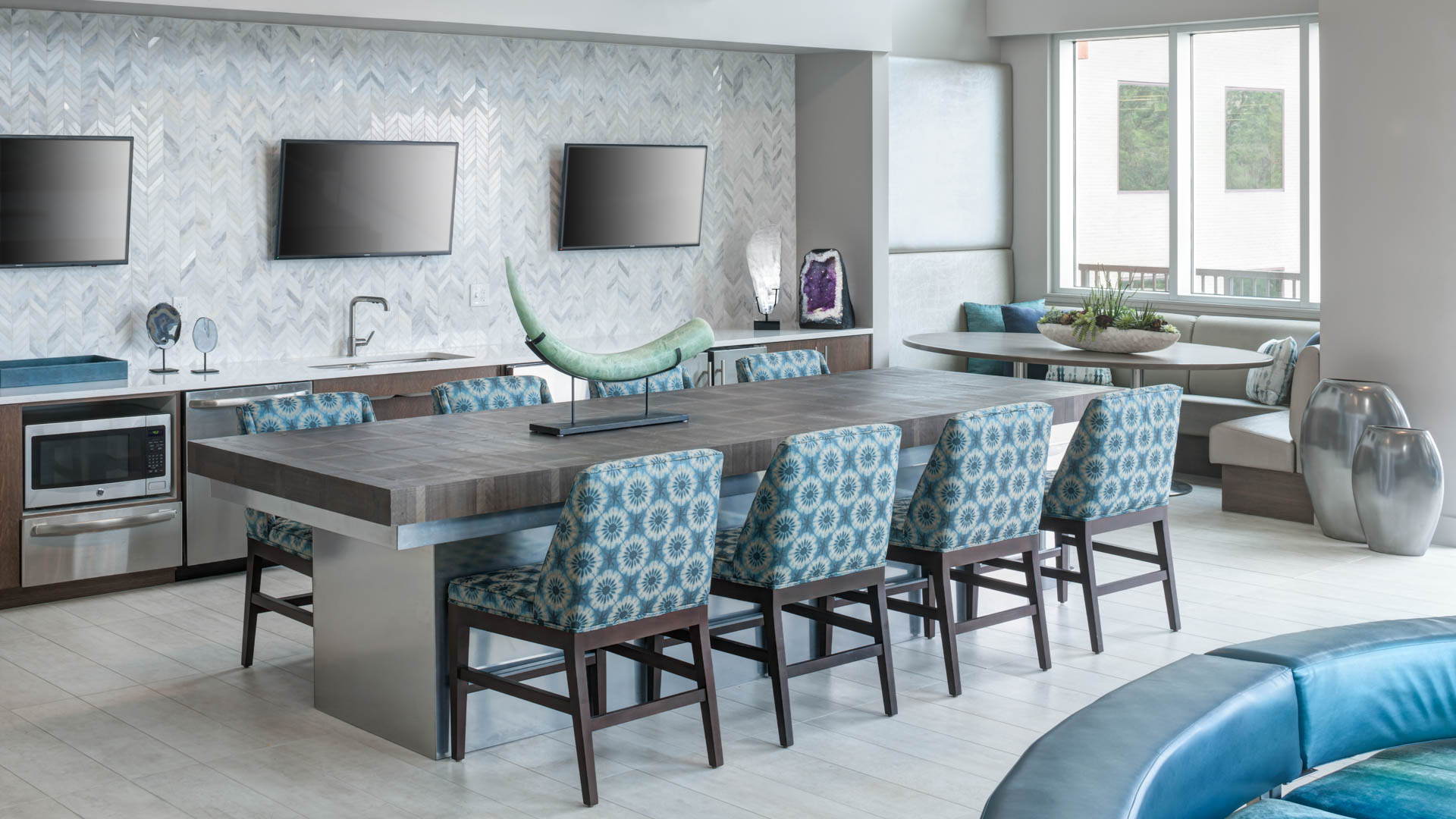 Lounge at Radius Uptown Apartments (2 of 2)