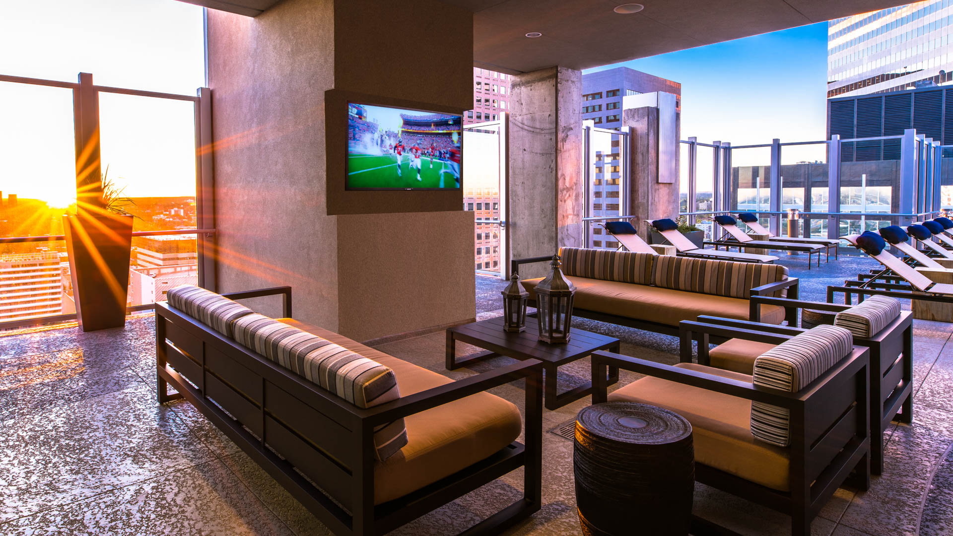Roof deck at Skyhouse Denver Apartments (1 of 3)