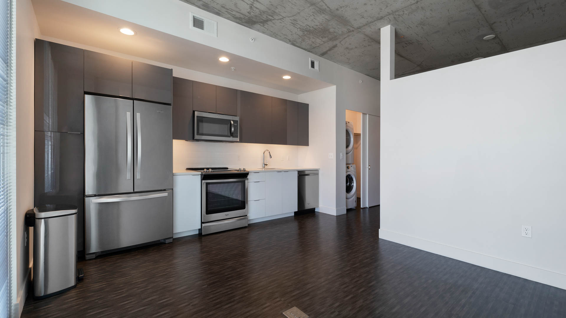 Eviva on Cherokee Apartments 2 of 6
