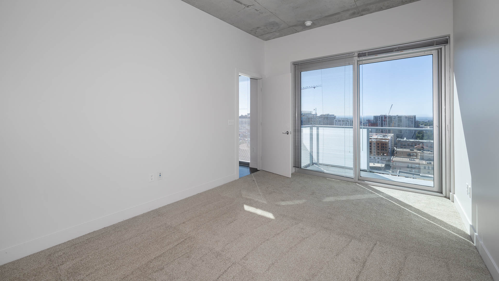 Eviva on Cherokee Apartments 4 of 11