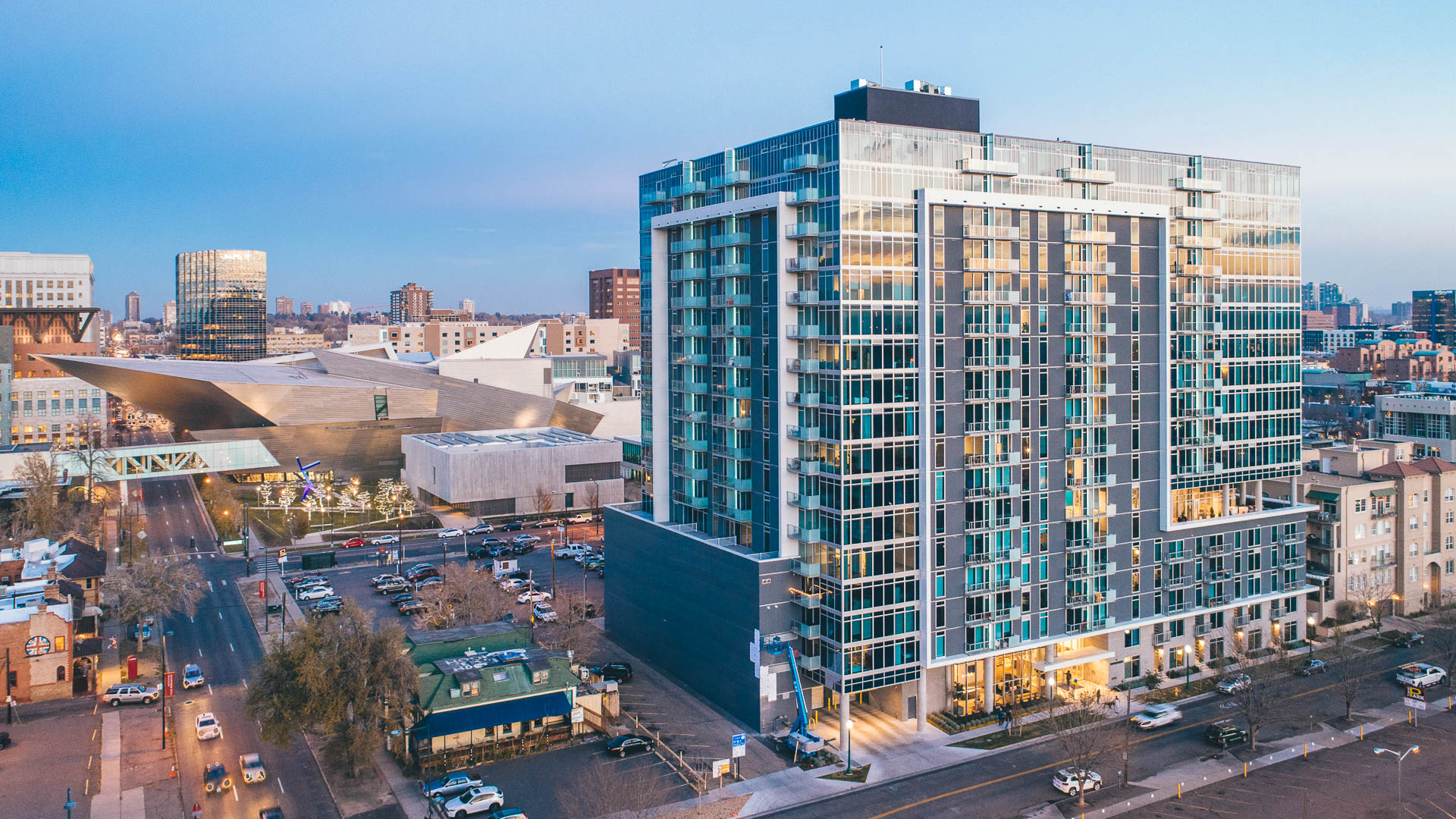 Eviva on Cherokee Apartments 3 of 12