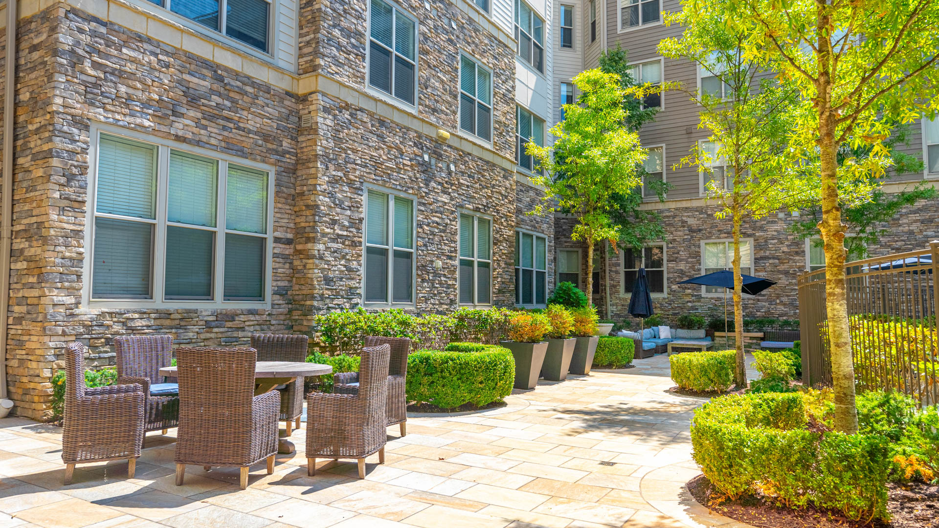 Lounge at Axis at Shady Grove Apartments (5 of 5)