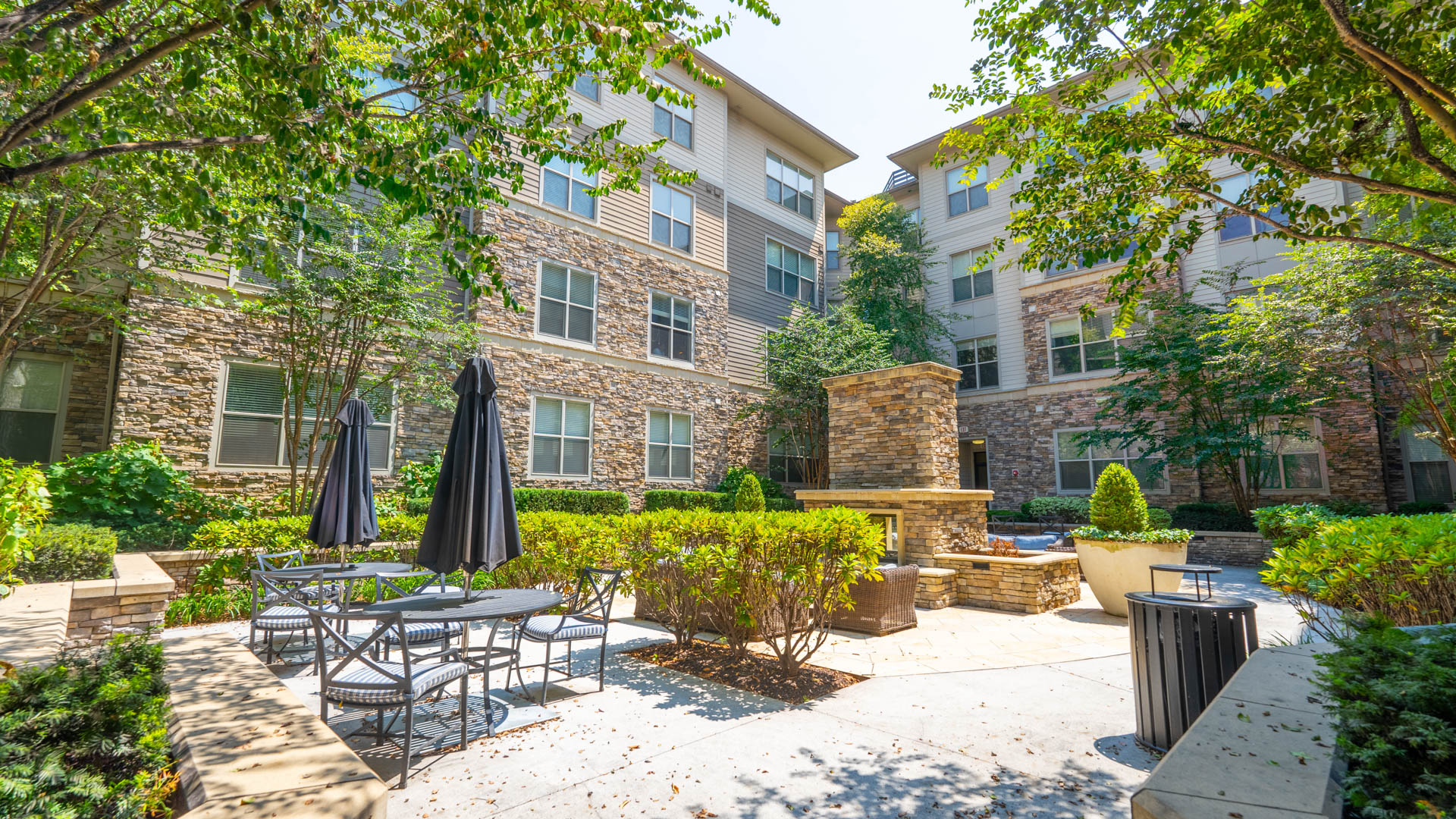 Courtyard at Axis at Shady Grove Apartments (2 of 3)