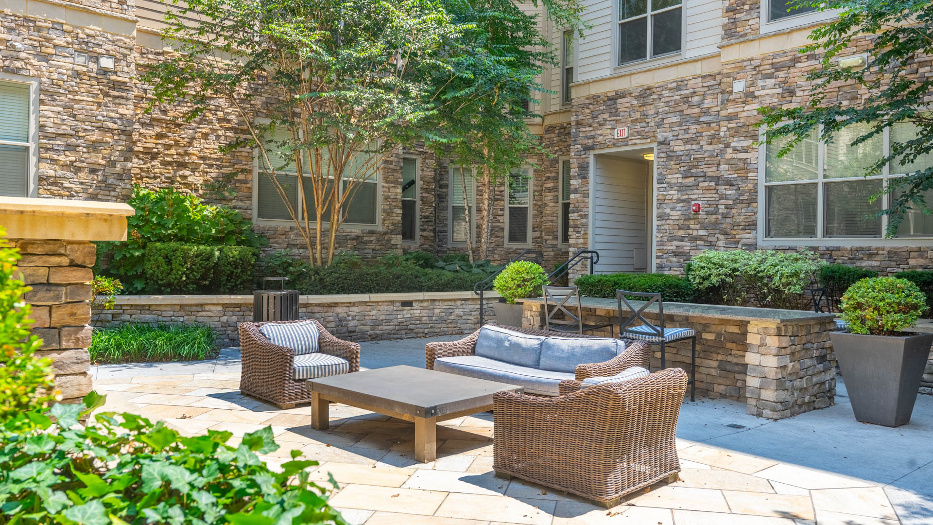 Courtyard at Axis at Shady Grove Apartments (3 of 3)