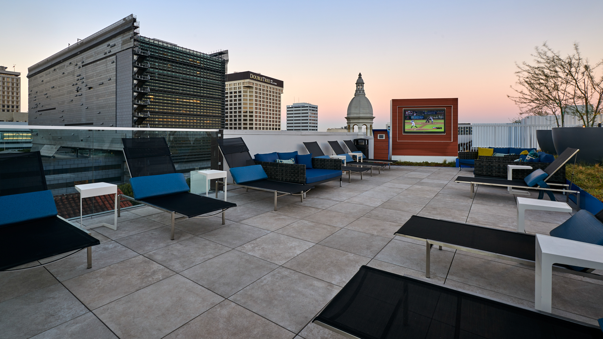 Roof deck at STOA Apartments (4 of 5)