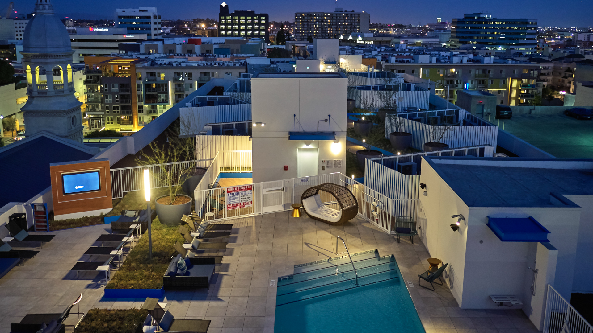 Roof deck at STOA Apartments (1 of 5)