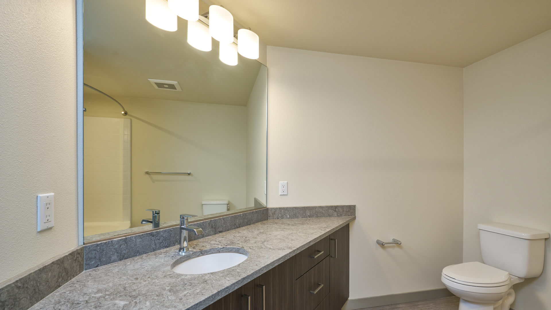 Saxton Apartments 6 of 12