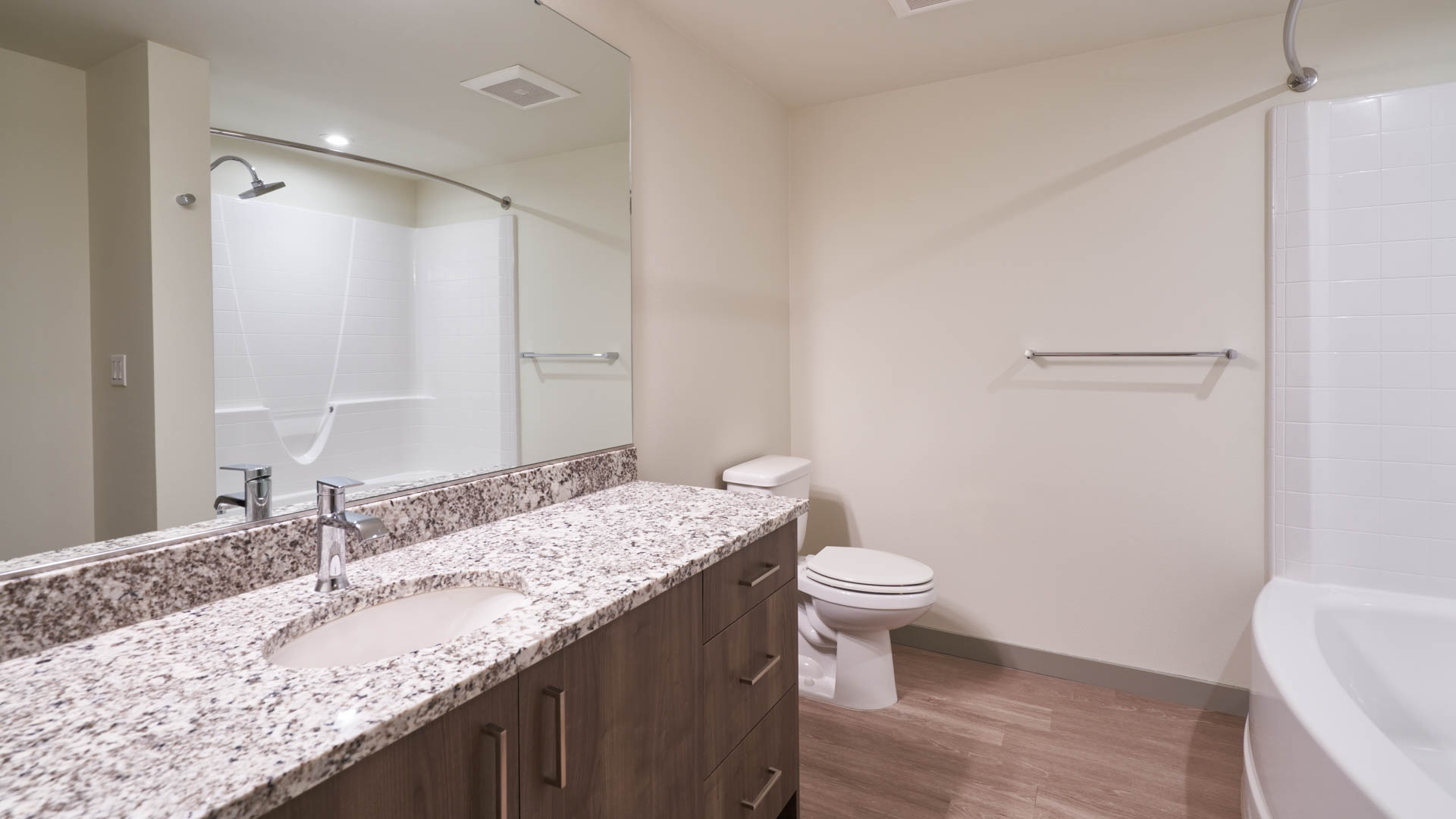 Saxton Apartments 2 of 8