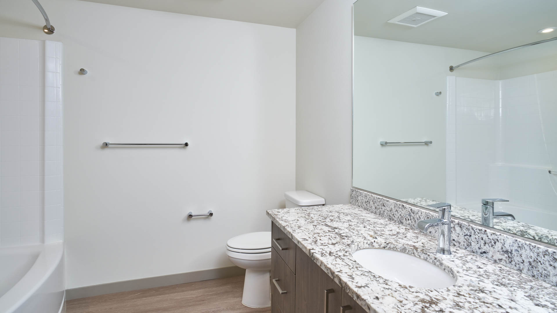 Saxton Apartments 5 of 6