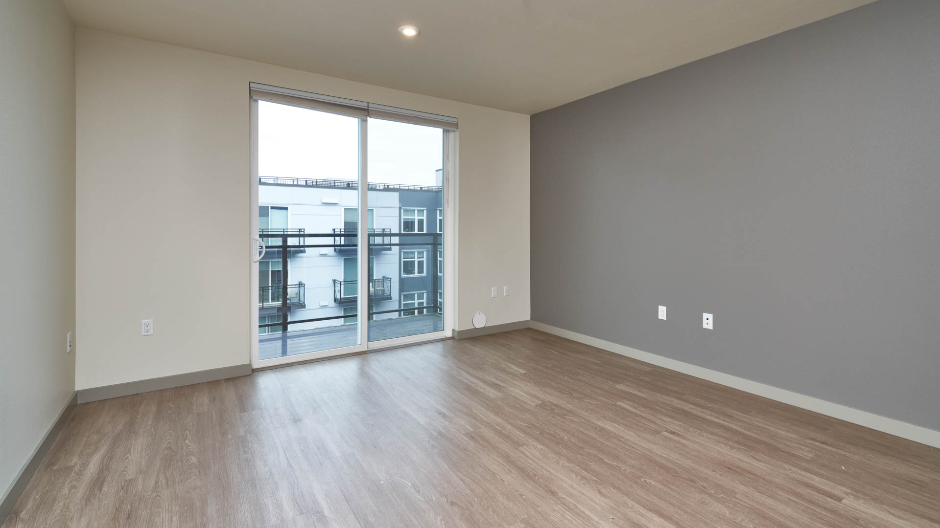 Saxton Apartments 6 of 9