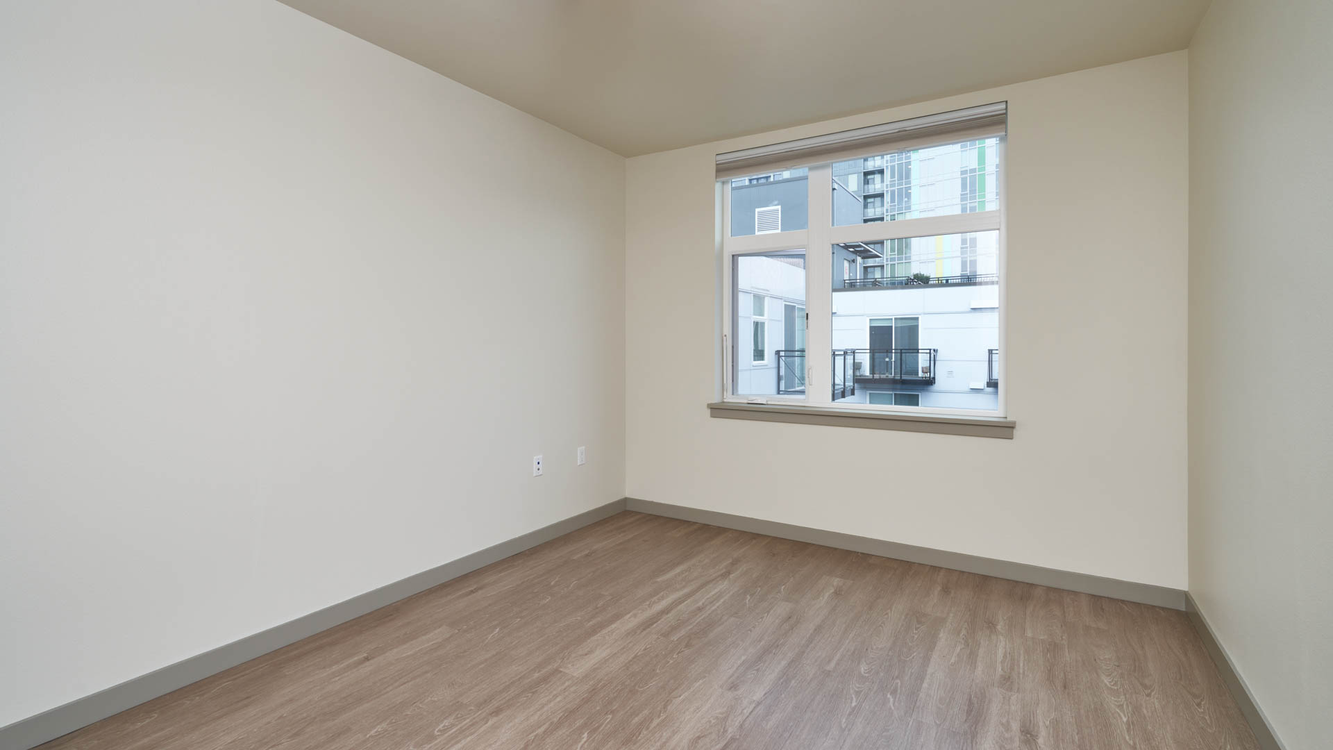 Saxton Apartments 7 of 9
