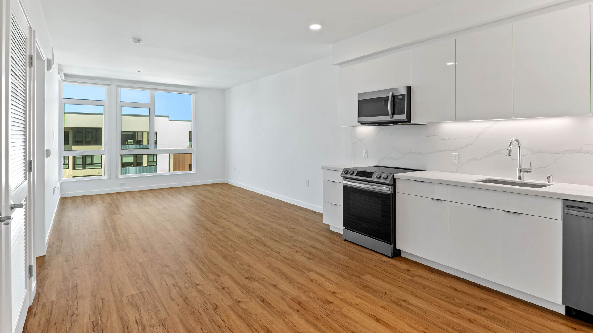 Aero Apartments 4 of 8