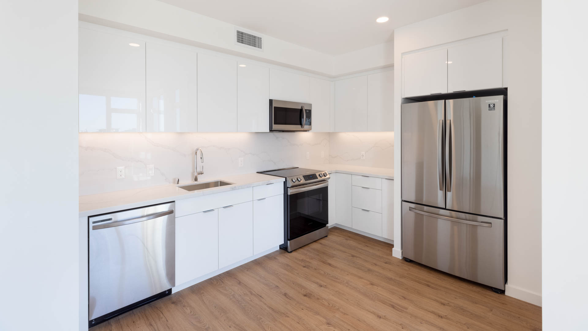 Aero Apartments 9 of 12