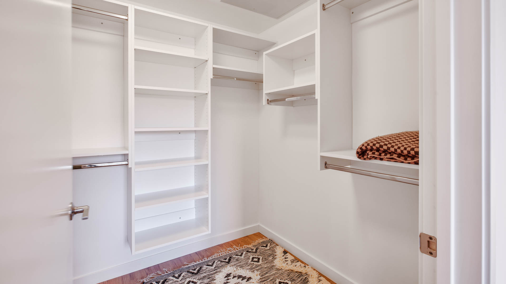 Aero Apartments 4 of 14