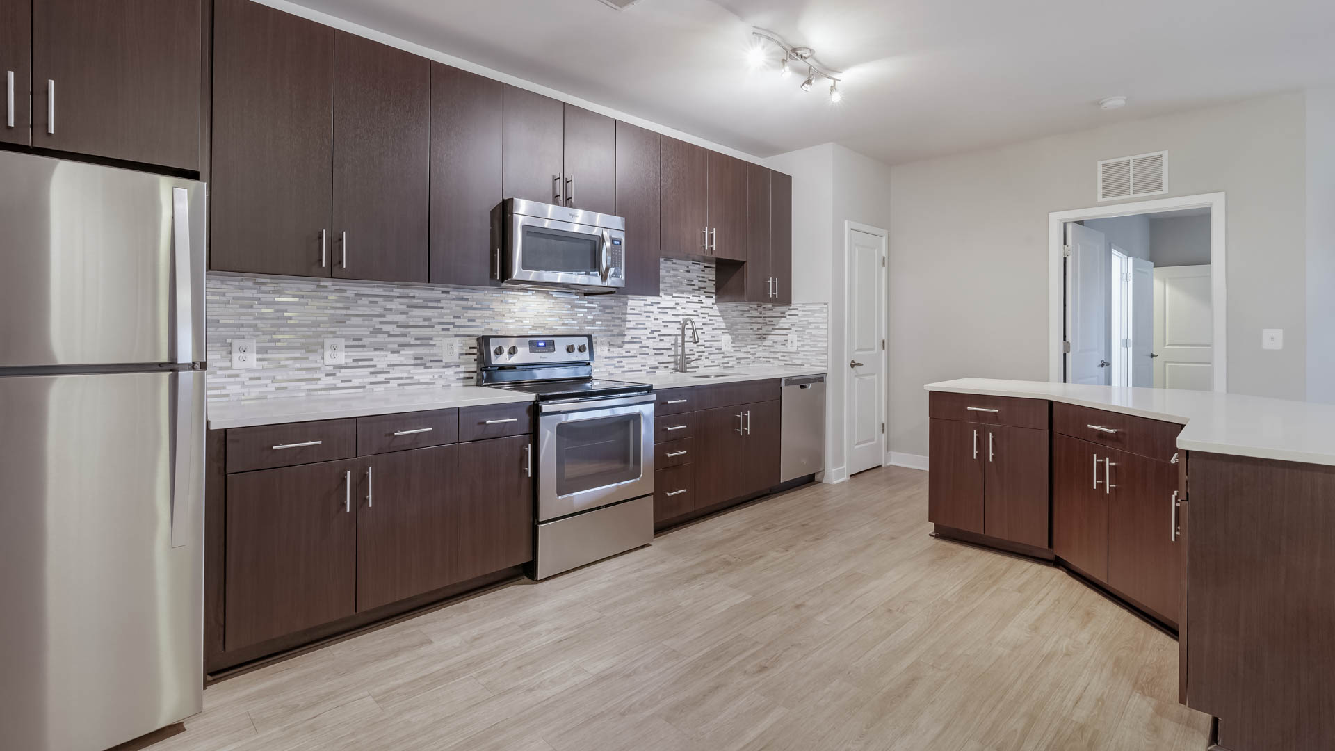 Radiant Fairfax Ridge Apartments 3 of 12