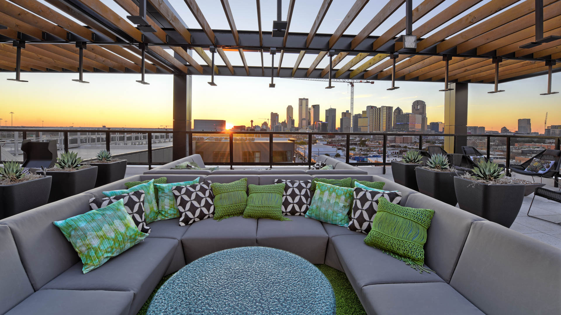 Roof deck at Indie Deep Ellum Apartments (2 of 5)
