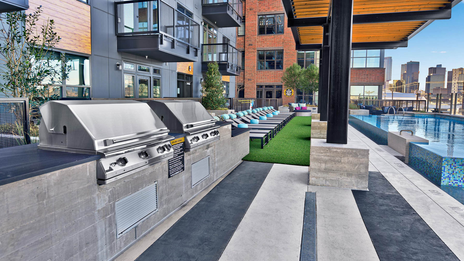 Grill area at Indie Deep Ellum Apartments